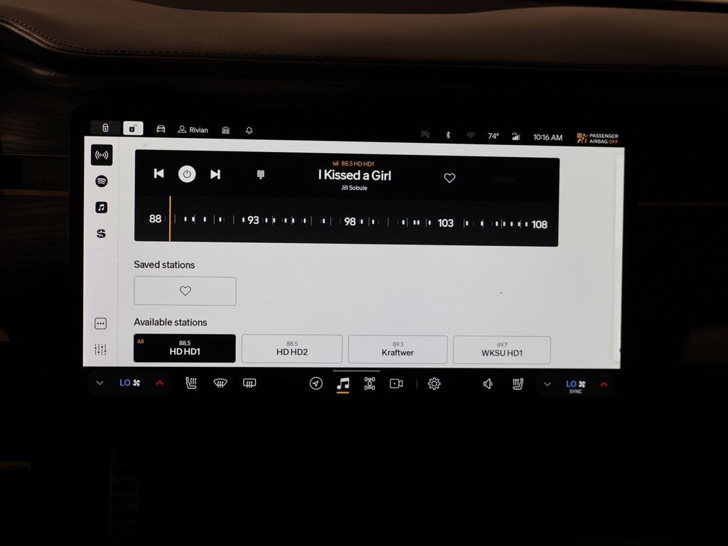 2022 Rivian R1T Adventure photo 34