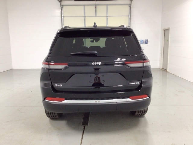 2025 Jeep Grand Cherokee Laredo X photo 4