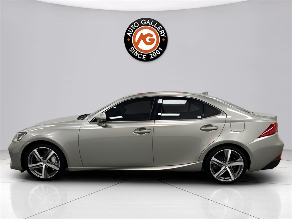2019 Lexus IS 300 photo 4