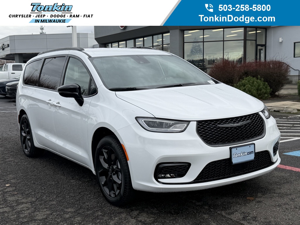 2026 Chrysler Pacifica Select's photo