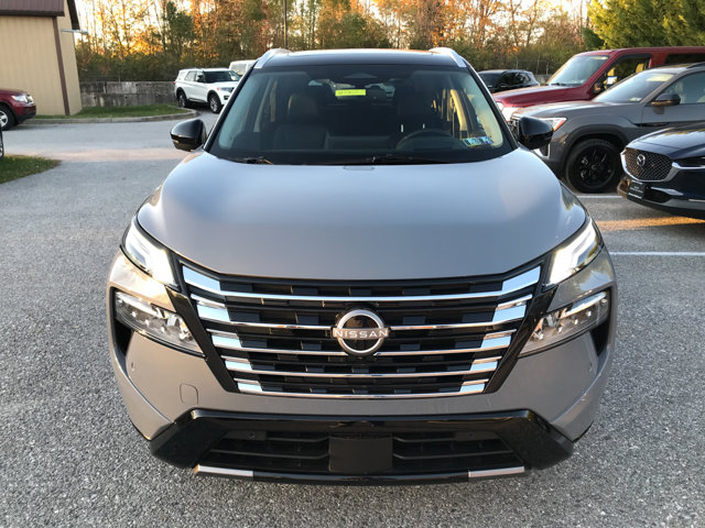 2025 Nissan Rogue Platinum photo 2