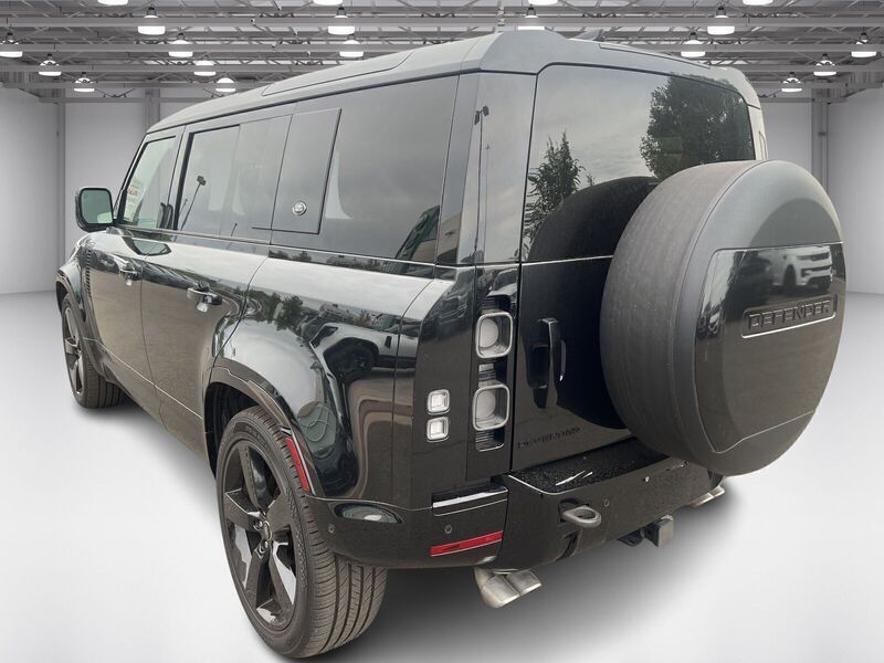 2022 Land Rover Defender V8 photo 6