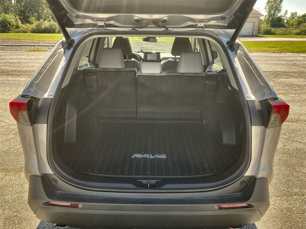 2022 Toyota RAV4 XLE Premium photo 20