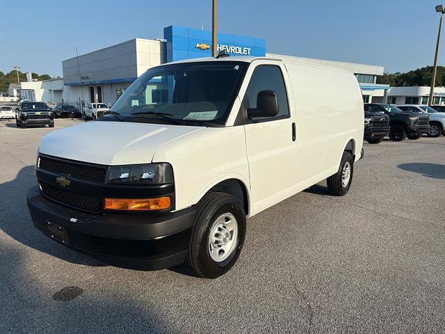 2025 Chevrolet Express Cargo 2500 photo 2