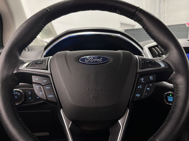 2020 Ford Edge Titanium photo 16