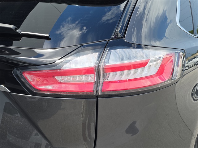 2020 Ford Edge Titanium photo 7