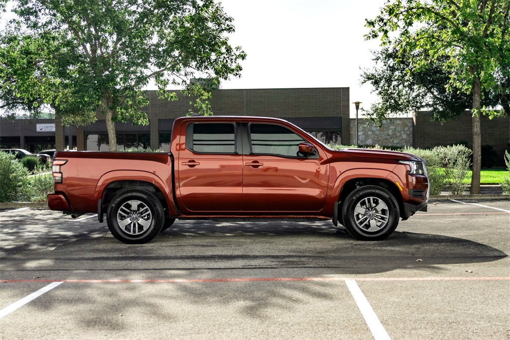 2025 Nissan Frontier SV photo 4