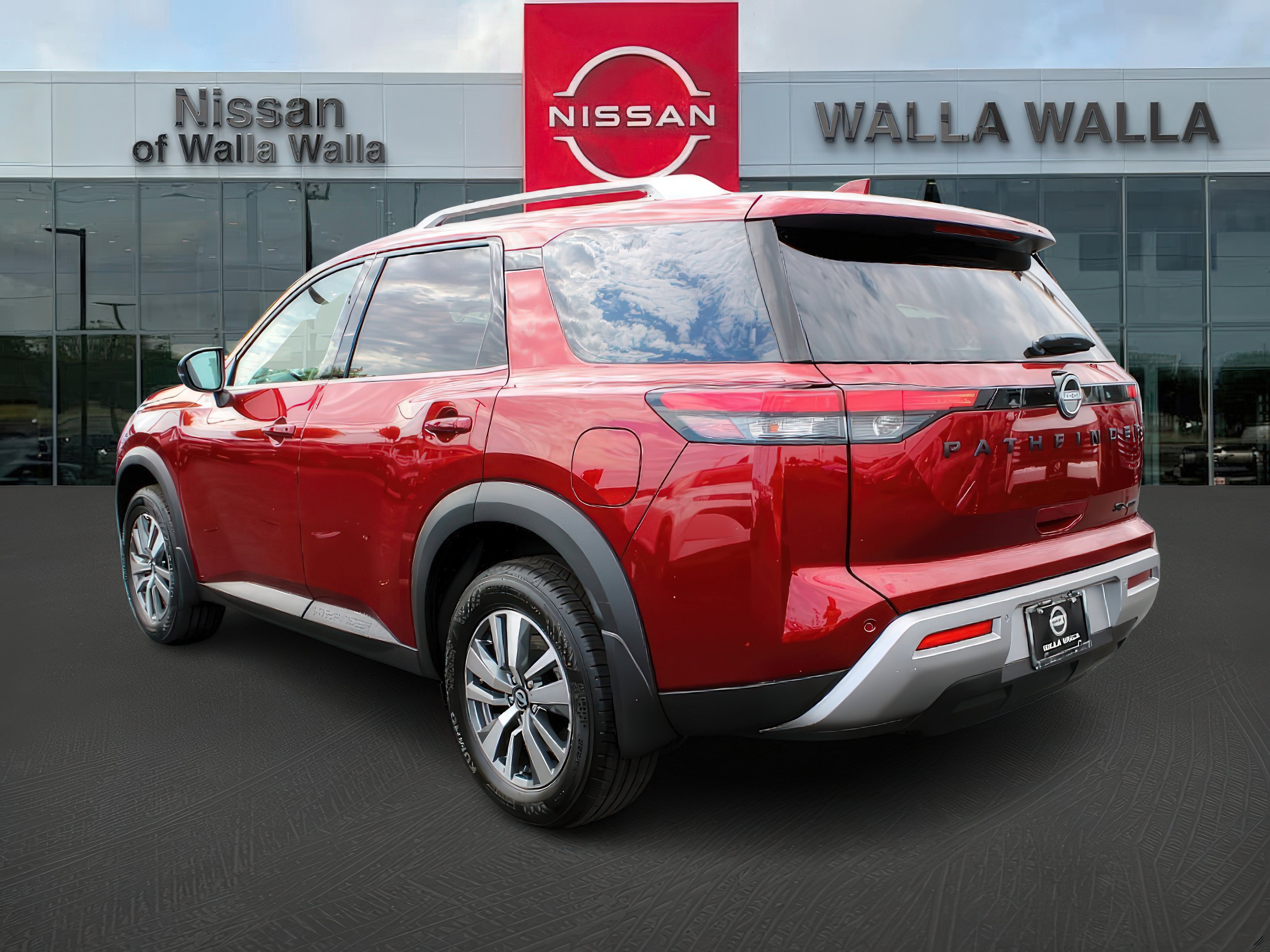 2025 Nissan Pathfinder SL photo 2