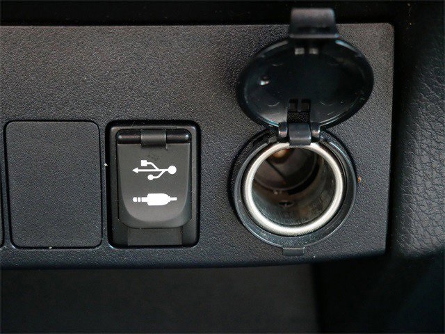 2014 Toyota RAV4 LE photo 21