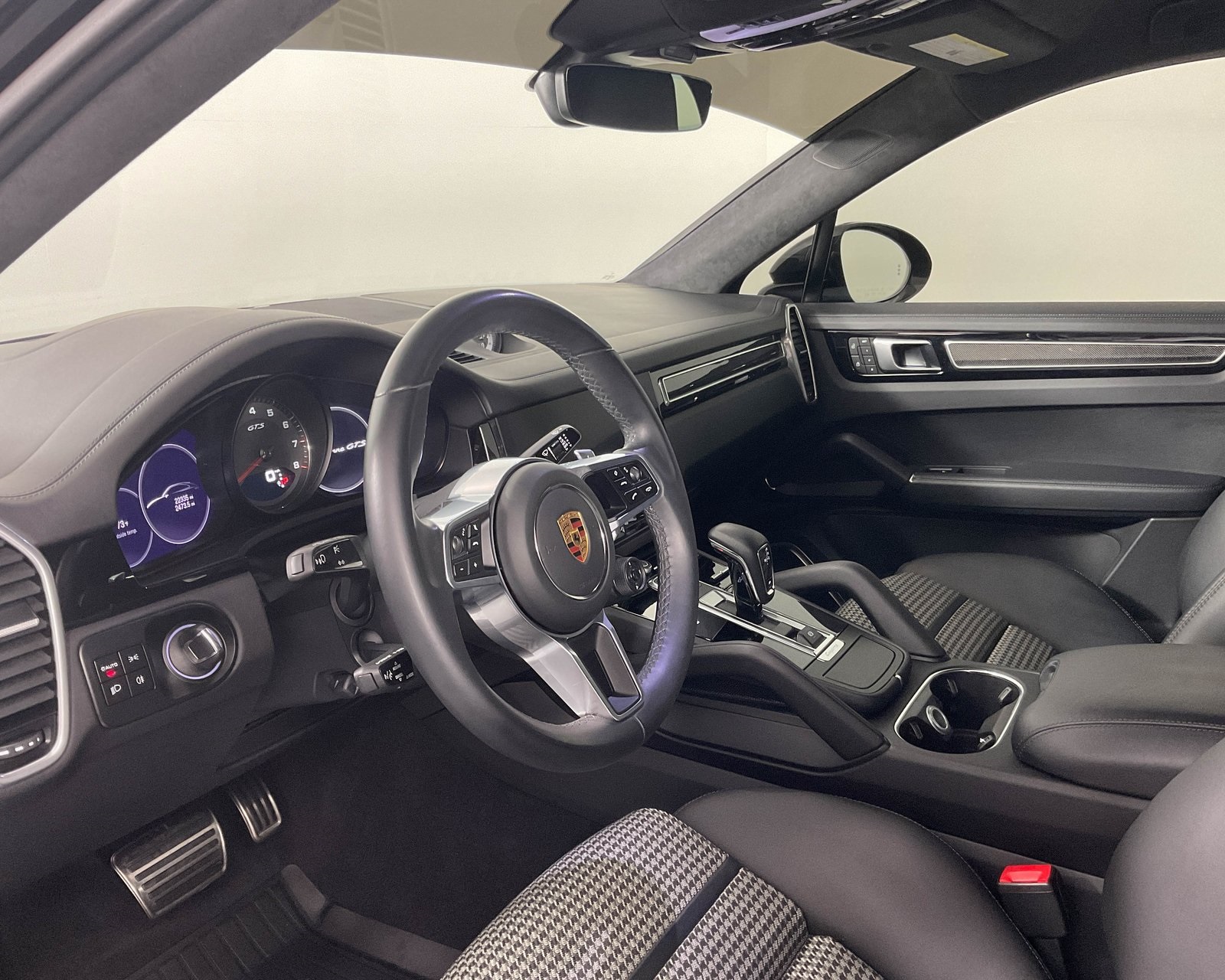 2023 Porsche Cayenne Coupe GTS photo 4
