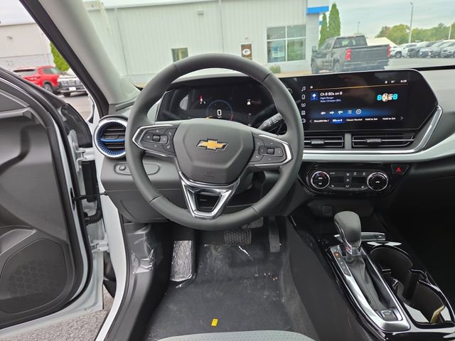 2025 Chevrolet Trax LT photo 12