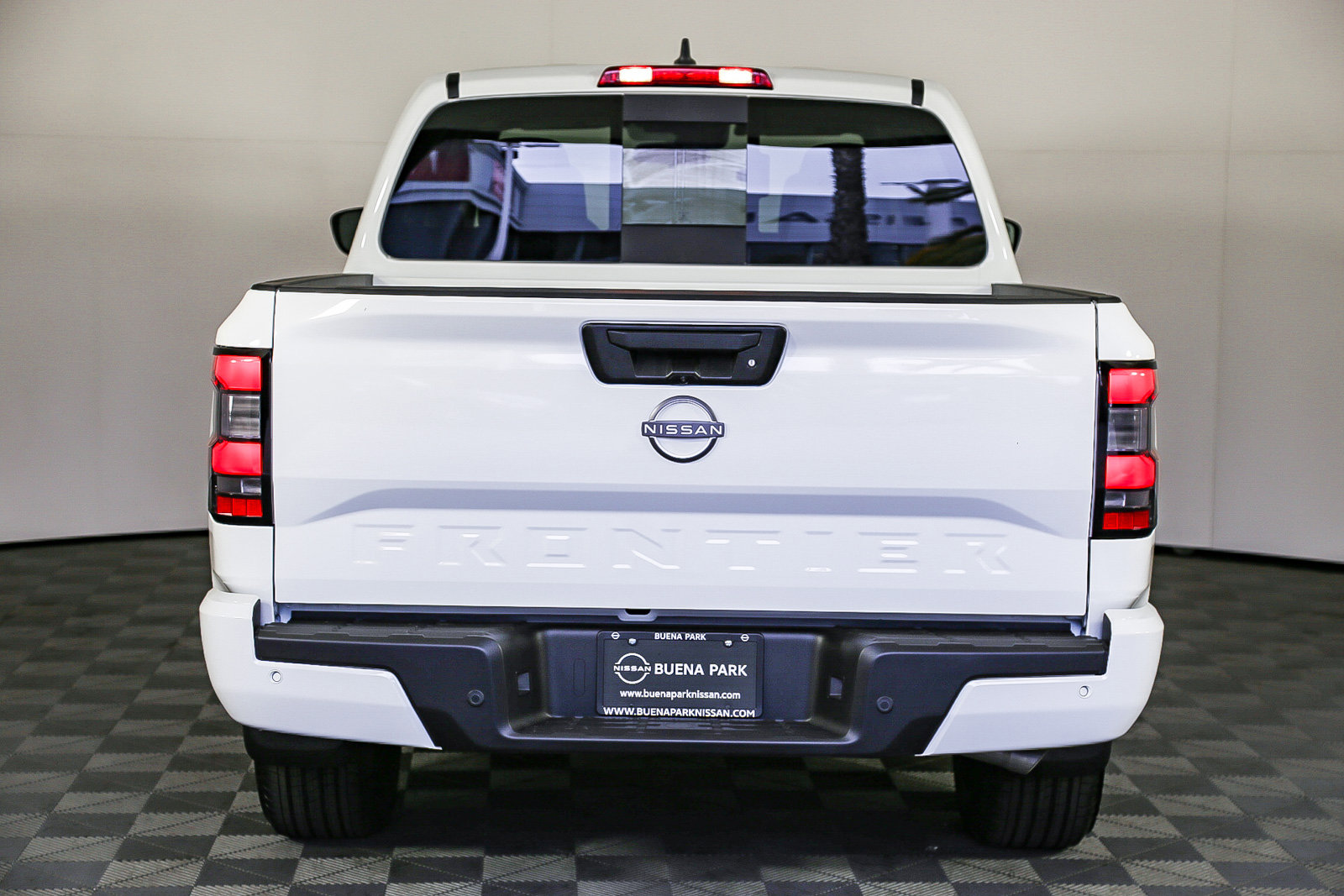 2025 Nissan Frontier SV photo 5