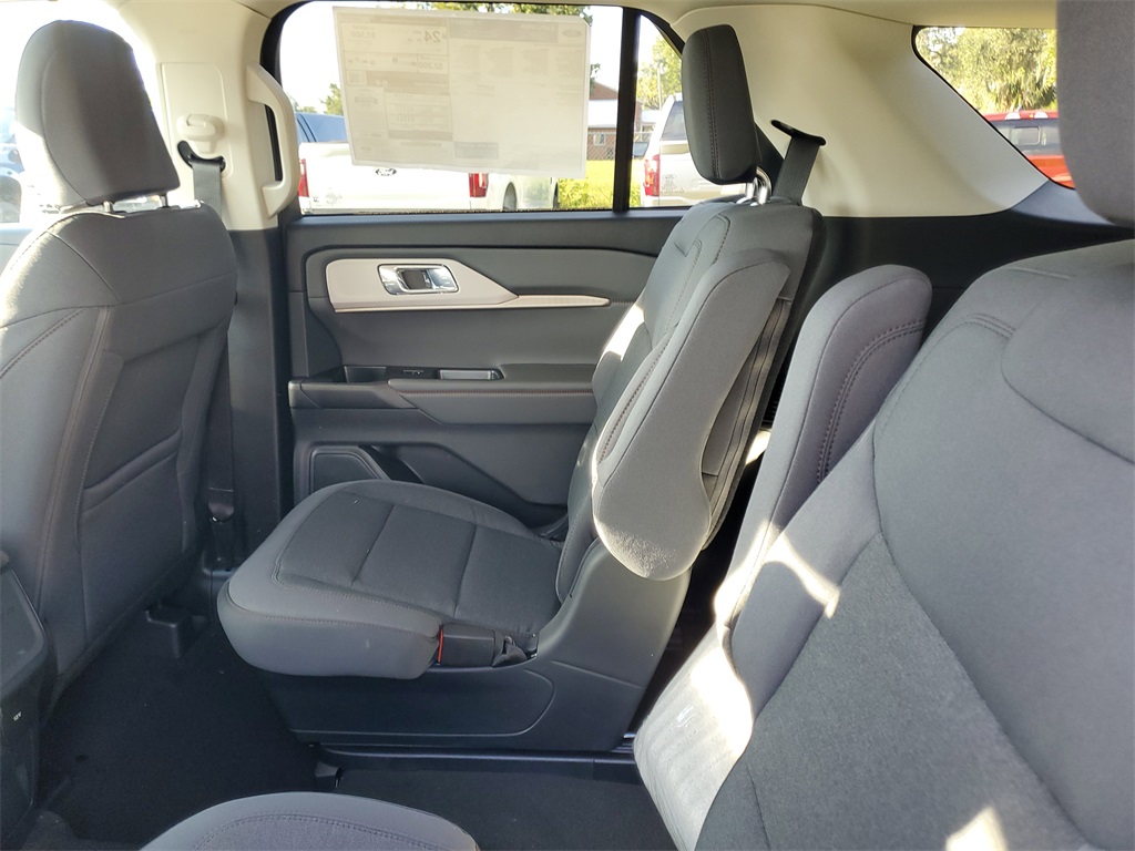2025 Ford Explorer photo 24