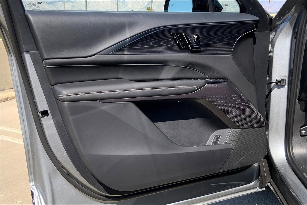 2025 Cadillac Lyriq Luxury photo 11