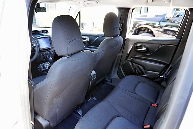 2023 Jeep Renegade Latitude Upland photo 16