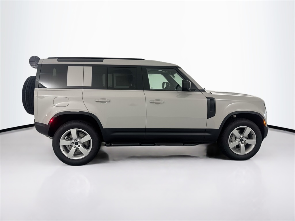 2026 Land Rover Defender 110 S photo 4