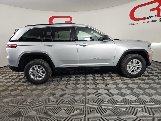 2025 Jeep Grand Cherokee Laredo Altitude photo 8