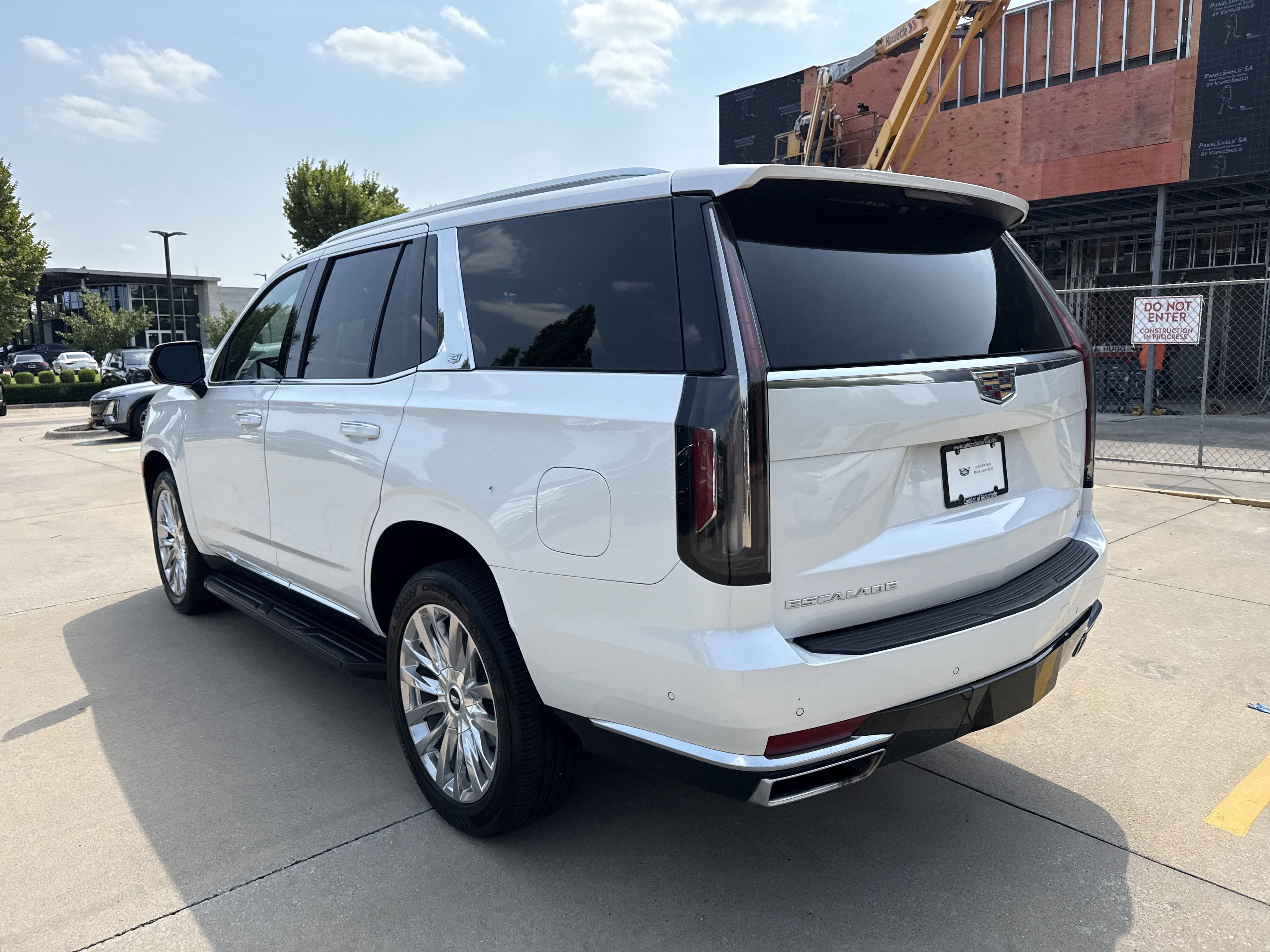 2023 Cadillac Escalade Premium Luxury photo 5