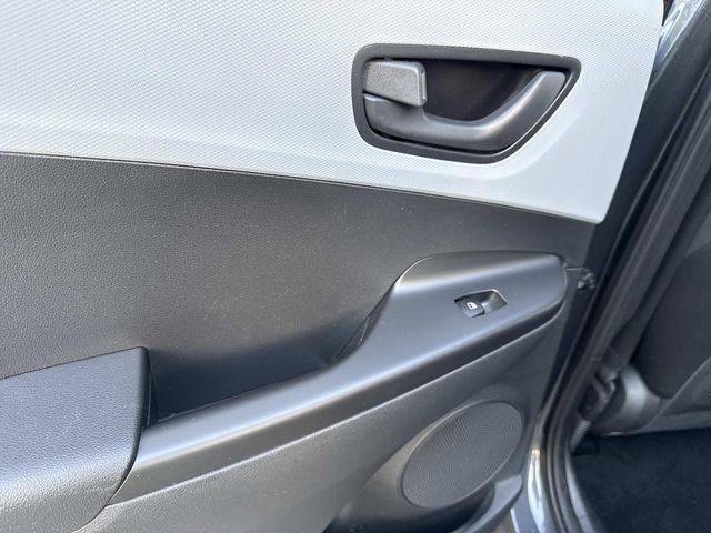 2020 Hyundai Kona SEL Plus photo 9
