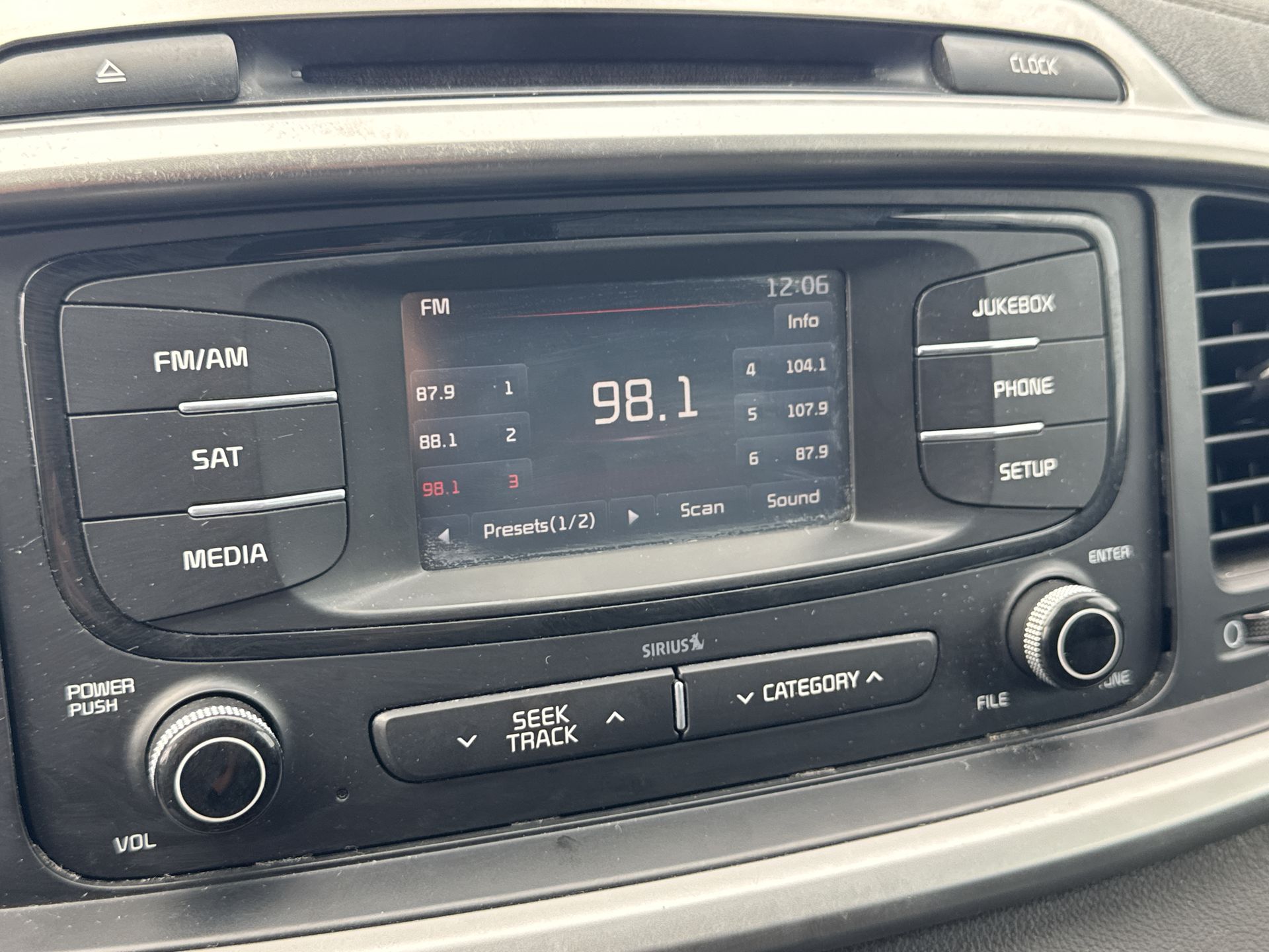 2018 Kia Sorento LX photo 4