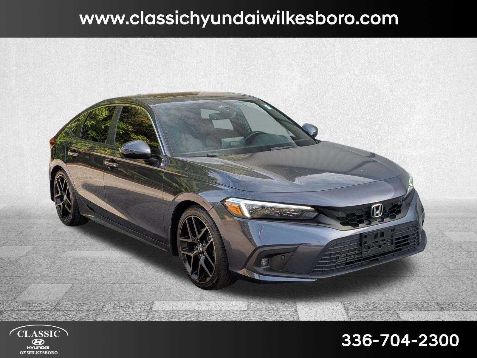 2022 Honda Civic Hatchback Sport Touring photo 2