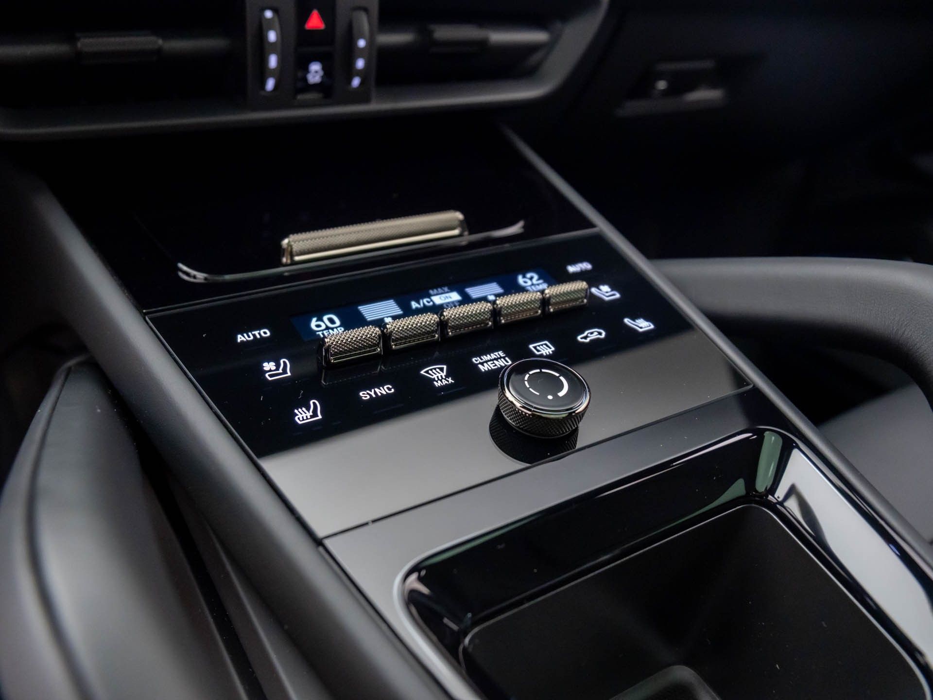 2025 Porsche Cayenne Turbo E-Hybrid Coupe photo 27