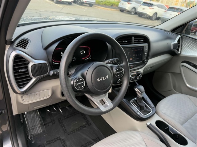 2023 Kia Soul LX photo 2
