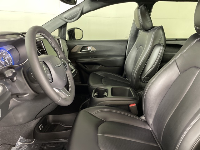 2026 Chrysler Pacifica photo 21