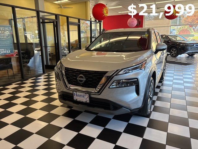 2023 Nissan Rogue SV's photo