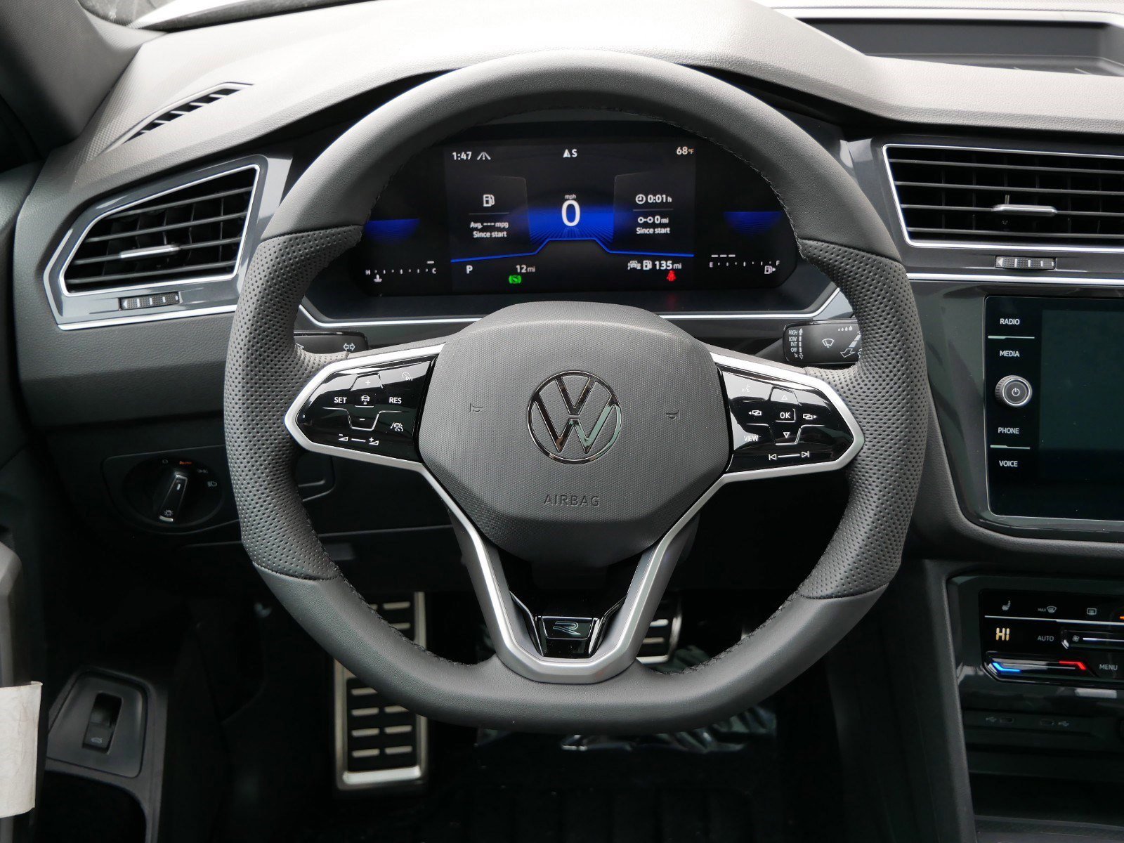2024 Volkswagen Tiguan SE R-Line photo 5