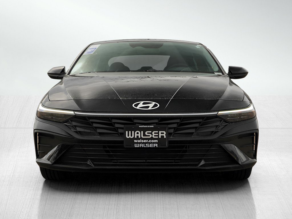 2025 Hyundai Elantra SEL Sport photo 2