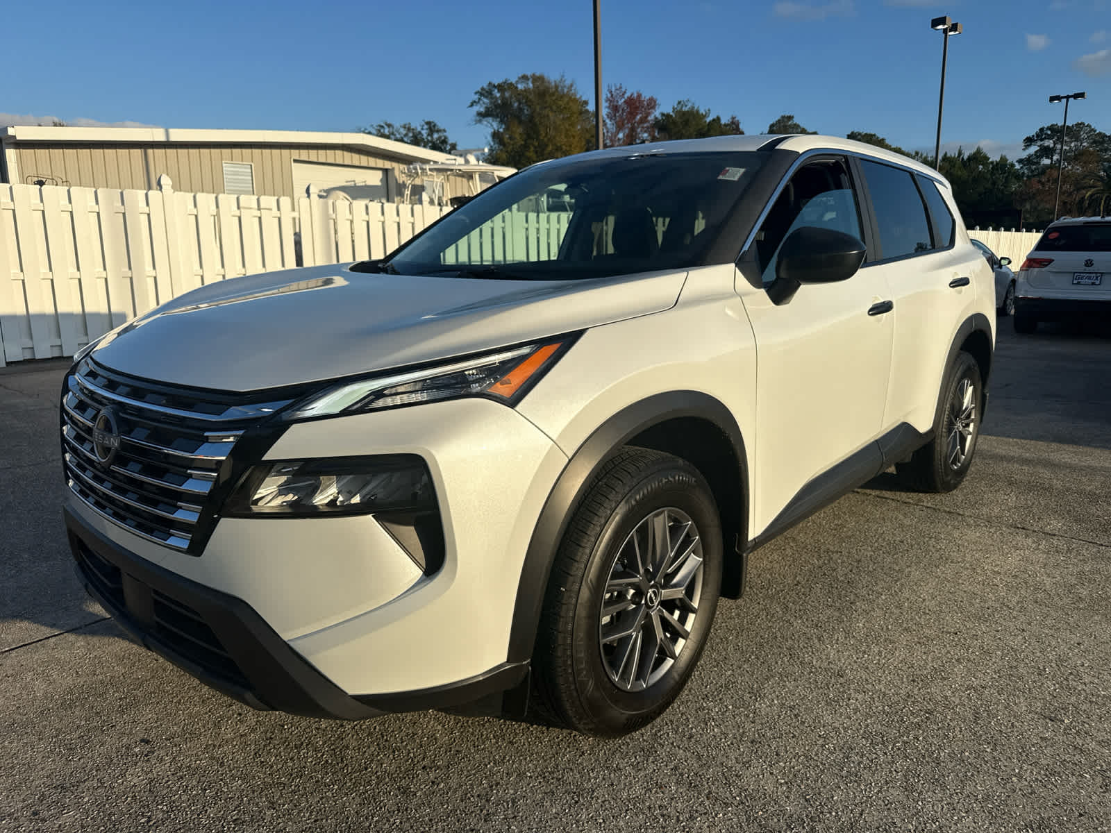 2025 Nissan Rogue S's photo