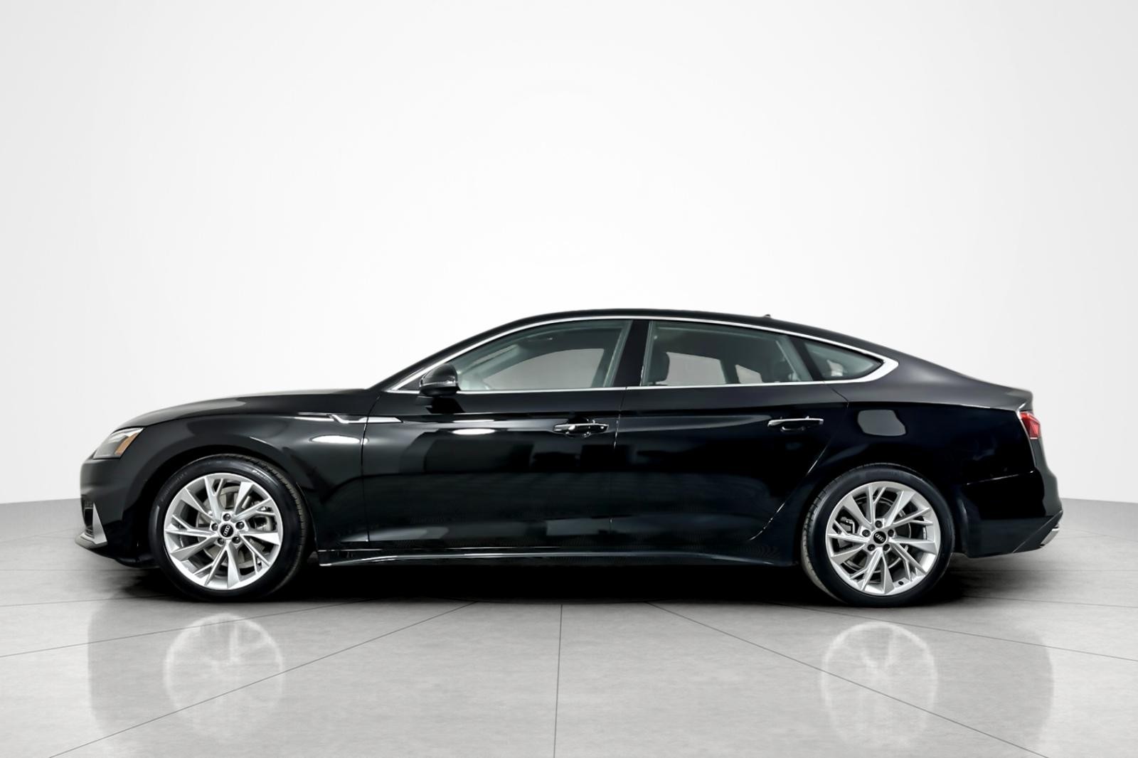 2022 Audi A5 Premium 40 TFSI Quattro photo 2