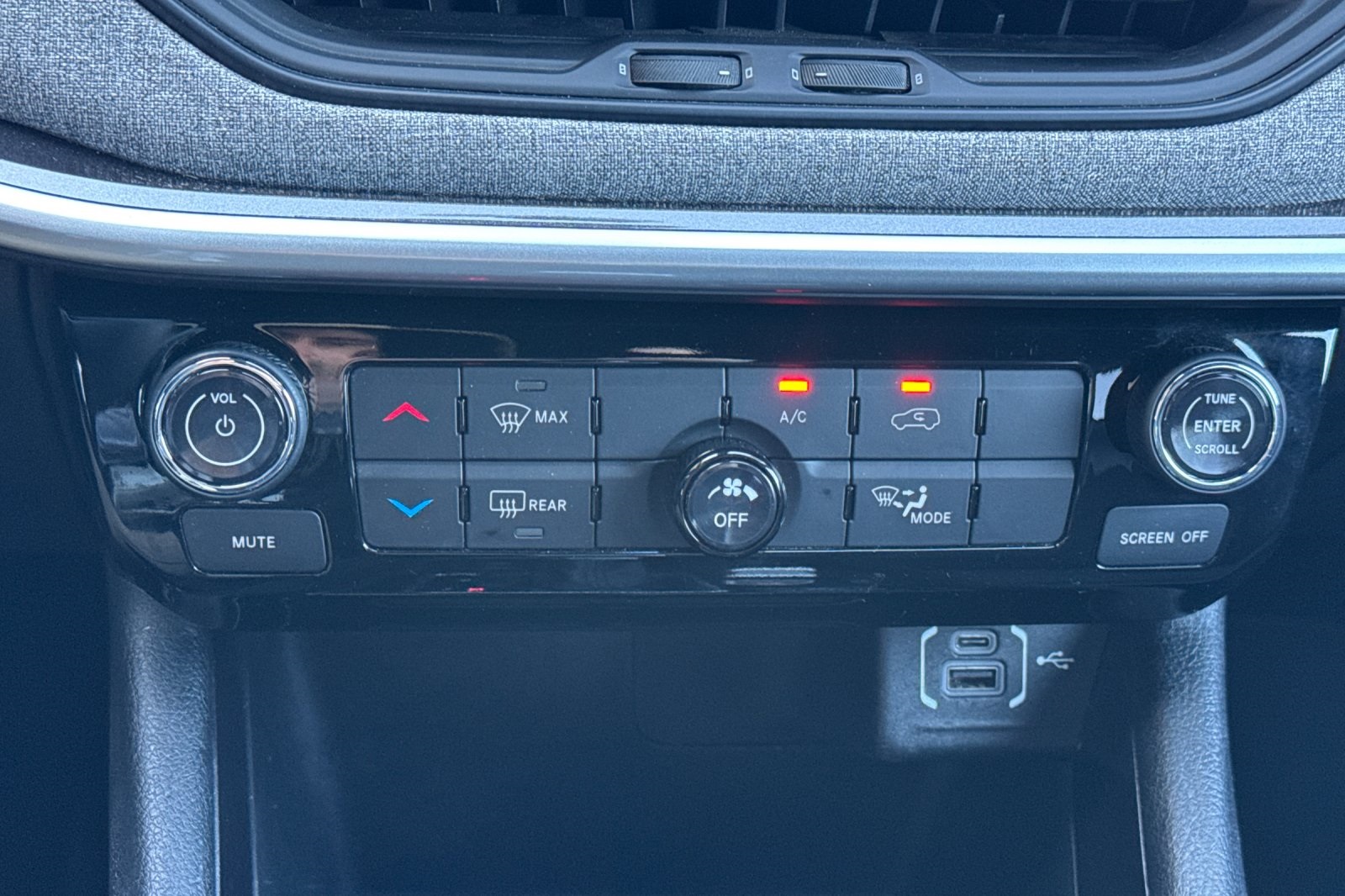 2024 Jeep Compass Latitude photo 20