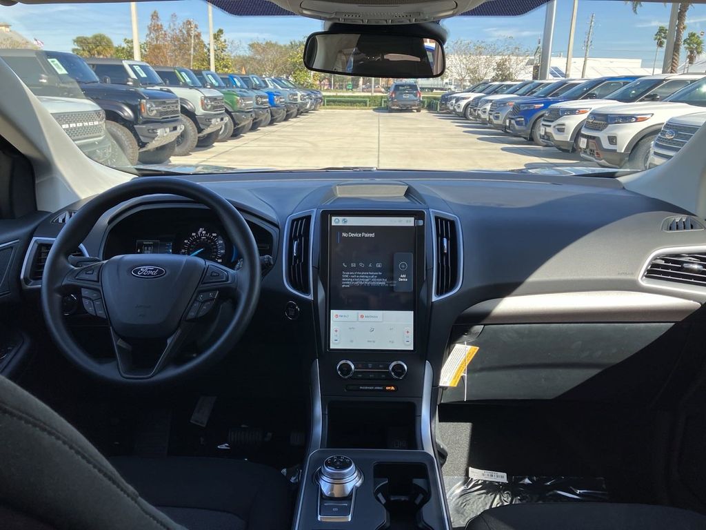 2024 Ford Edge SE photo 4