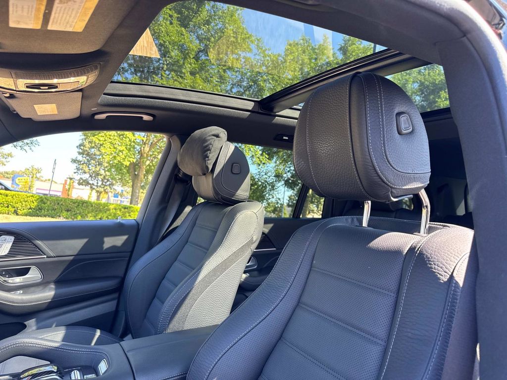 2025 Mercedes Benz GLS 580 4MATIC photo 17