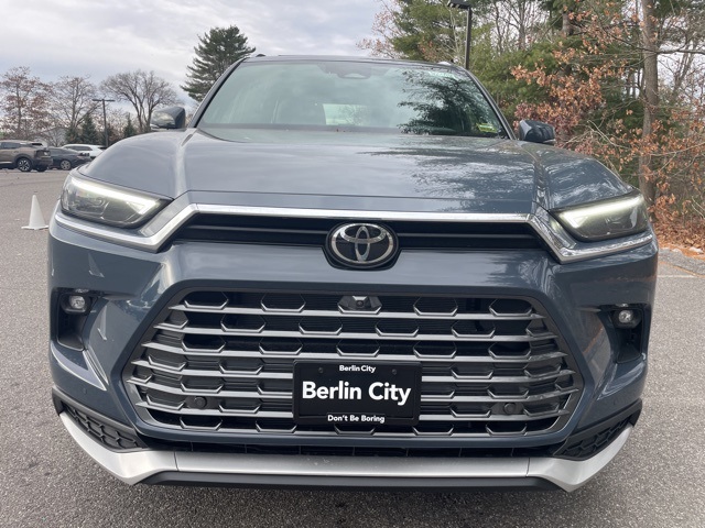 2026 Toyota Highlander Hybrid photo 2