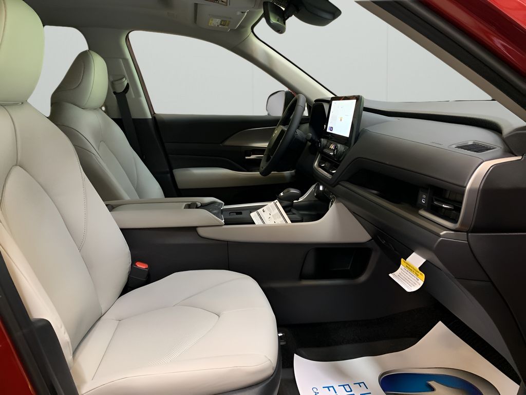 2025 Toyota Grand Highlander XLE photo 13