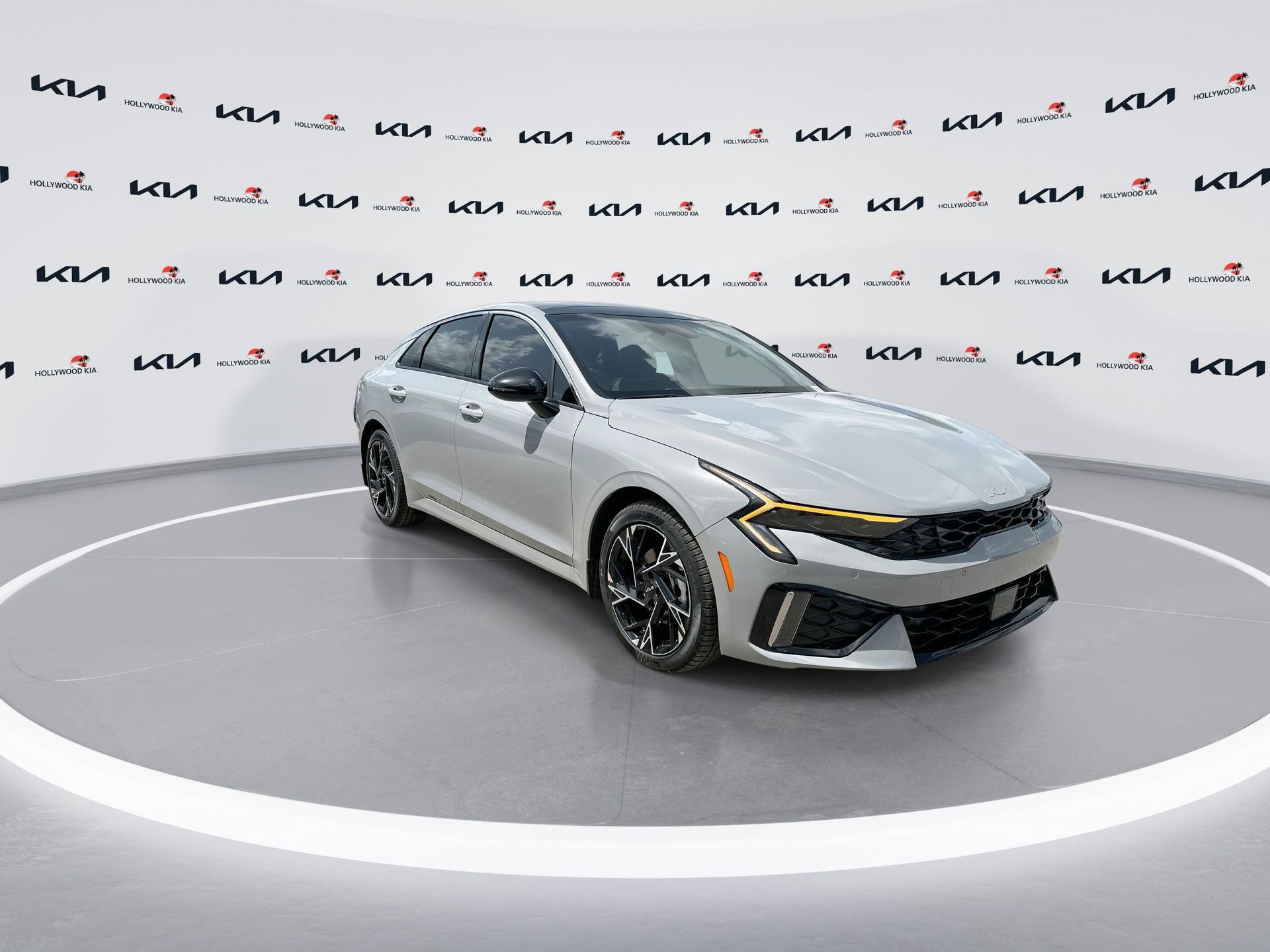 2025 Kia K5 GT-Line photo 3