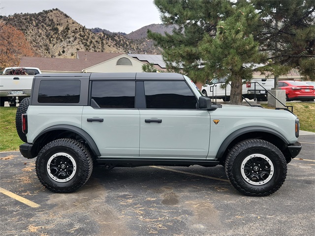 2022 Ford Bronco Badlands photo 2