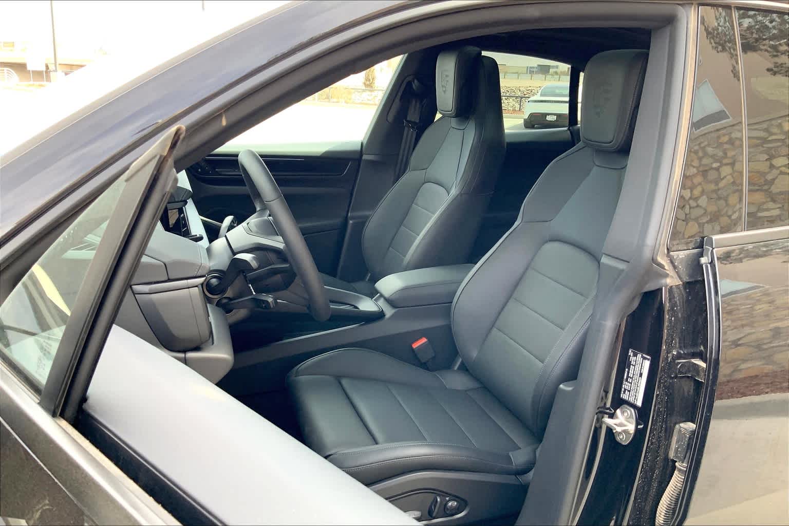 2025 Porsche Macan Electric 4 photo 5