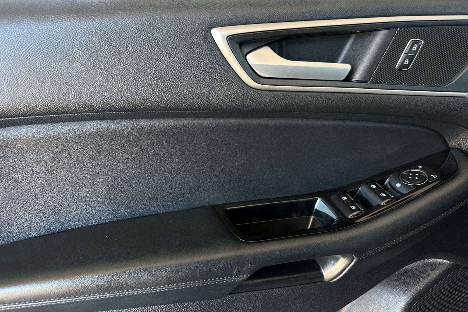 2020 Ford Edge SEL photo 10
