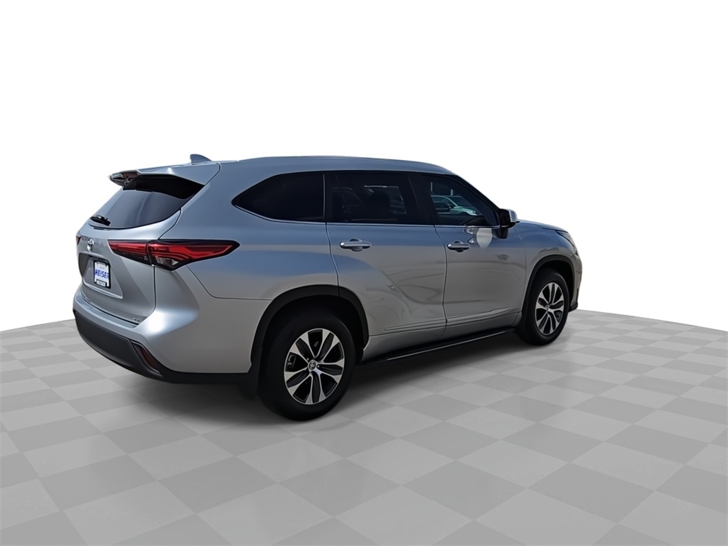 2023 Toyota Highlander XLE photo 7