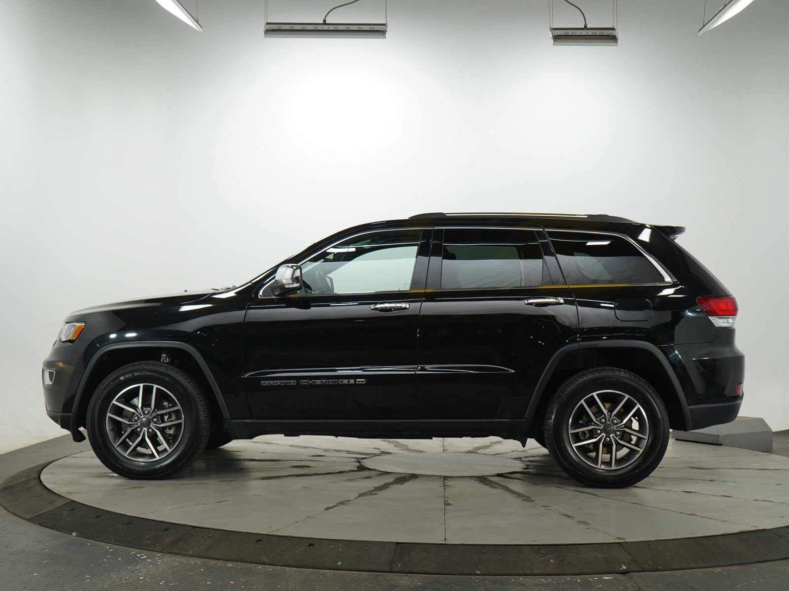 Used 2022 Jeep Grand Cherokee WK Limited with VIN 1C4RJFBG1NC145393 for sale in Hopkins, Minnesota