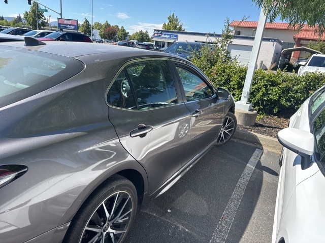 2022 Toyota Camry SE photo 6