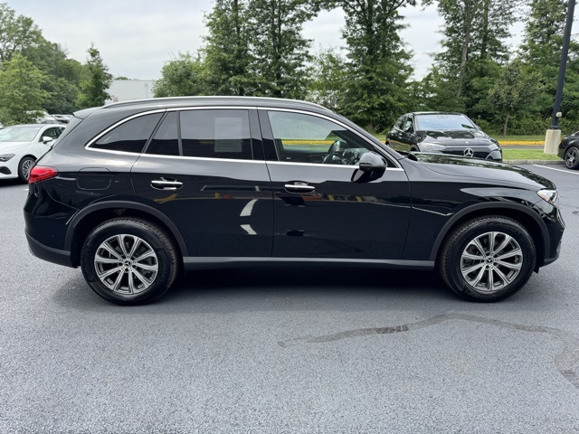2025 Mercedes Benz GLC 300 4MATIC photo 2