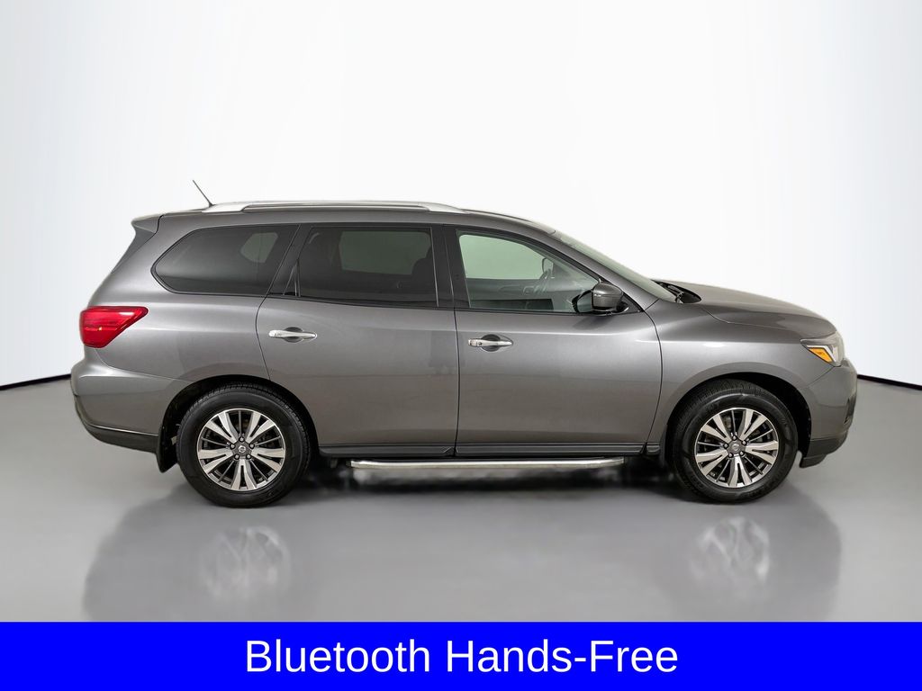 2017 Nissan Pathfinder SV photo 8