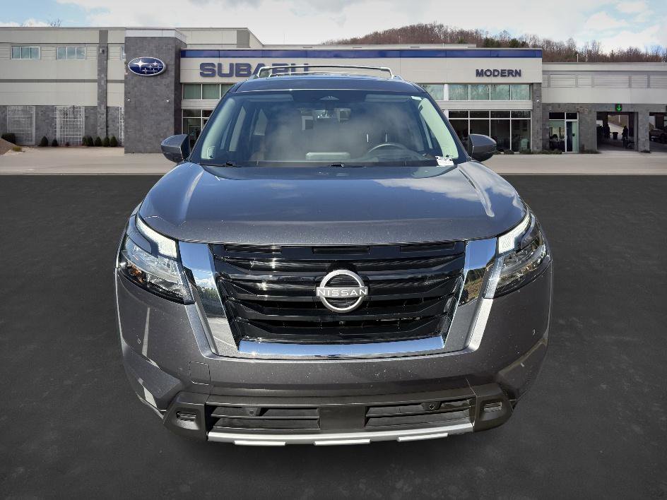 2023 Nissan Pathfinder Platinum photo 2