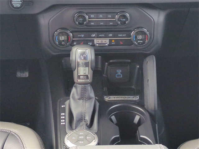 2025 Ford Bronco Outer Banks photo 18