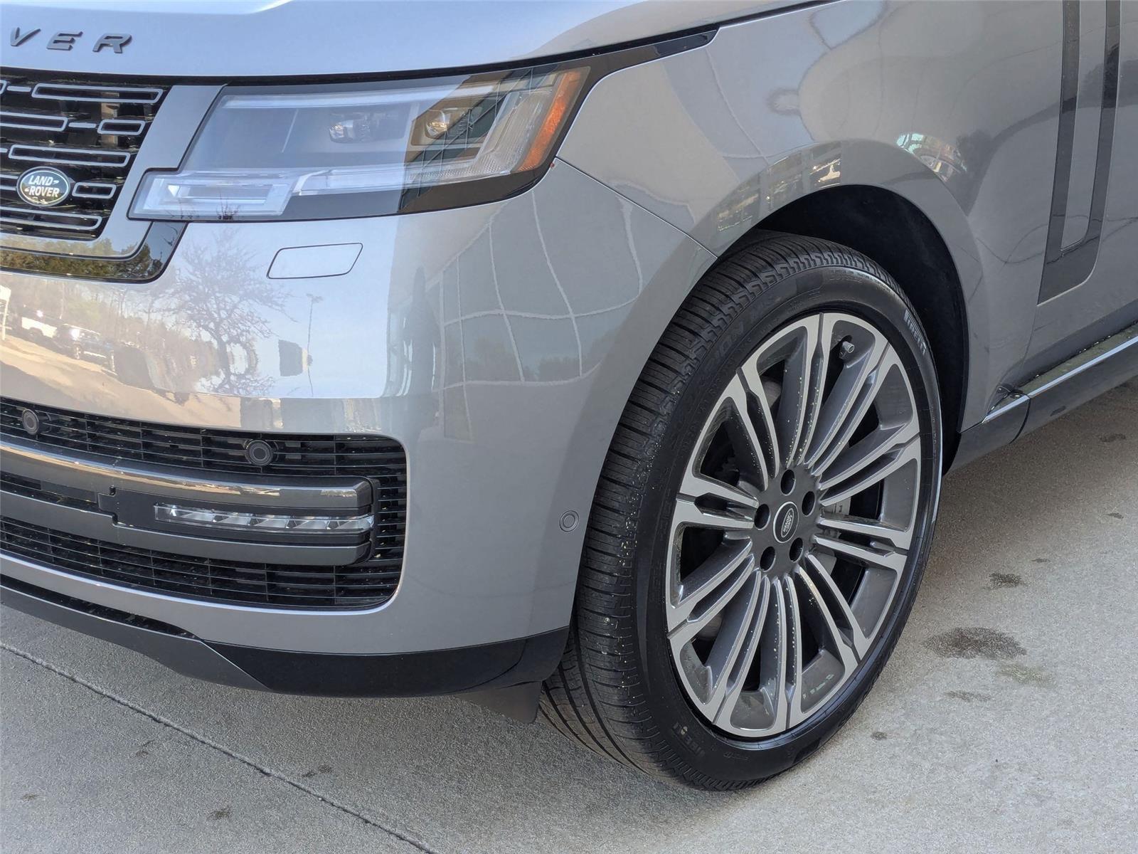 2025 Land Rover Range Rover SE photo 6